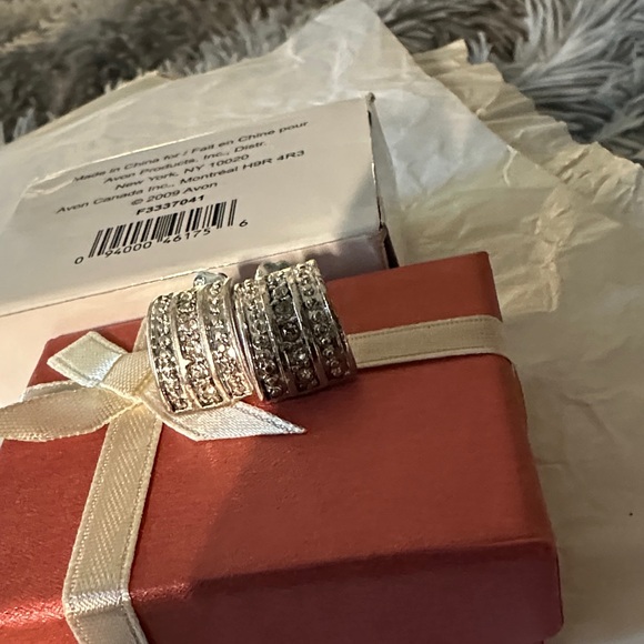 Avon vinegar day to night Earrings - Picture 8 of 10